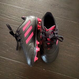 Adidas Youth size 10 Soccer Cleats
